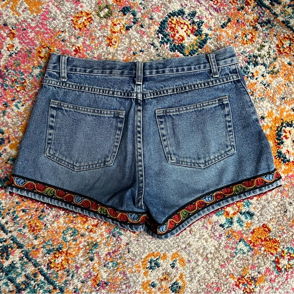 Vtg 90s Y2K Outlaw Blue Denim Wmbroidered Rose Beaded Jean Shorts 100% Cotton‎ 3 - Picture 8 of 14